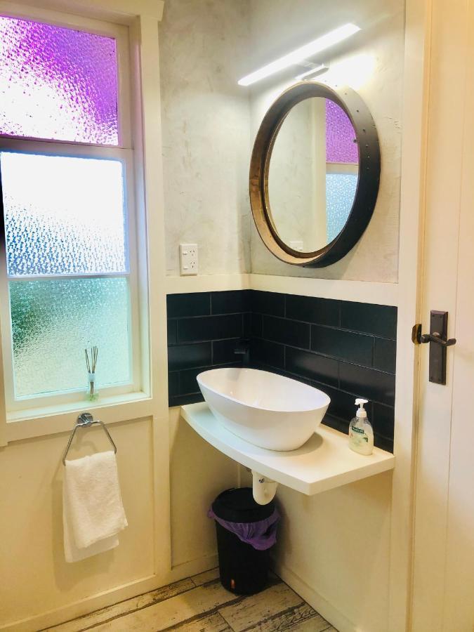 Woodside Bay Chalets Ostend Екстериор снимка
