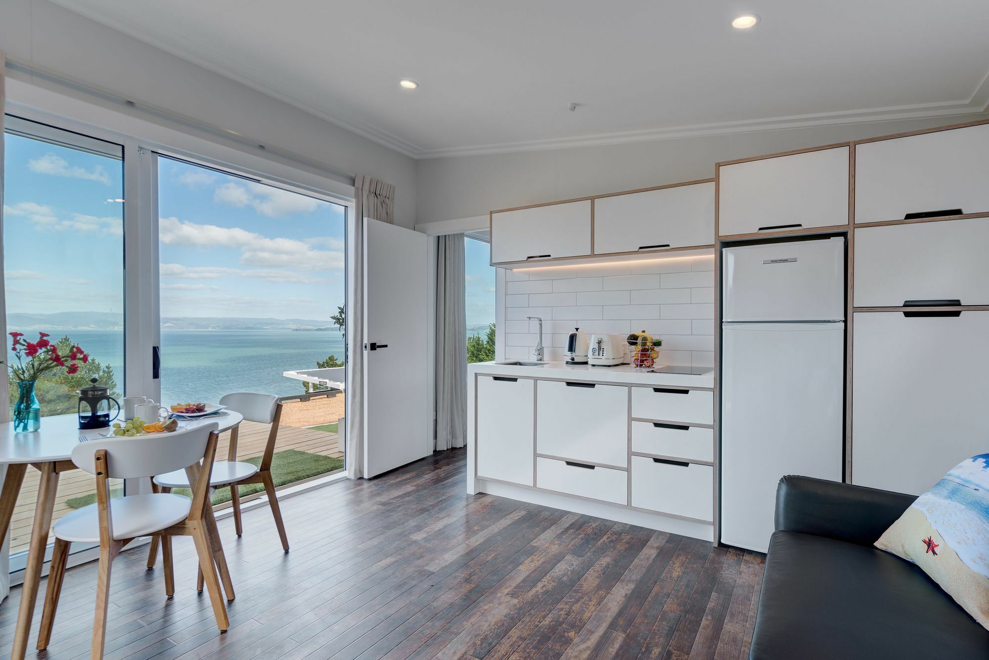 Woodside Bay Chalets Ostend Екстериор снимка